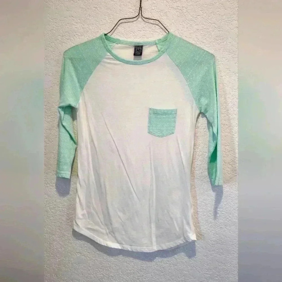 Empyre Tops - Empyre 3/4 Sleeve Top Size Medium Aztec/tribal